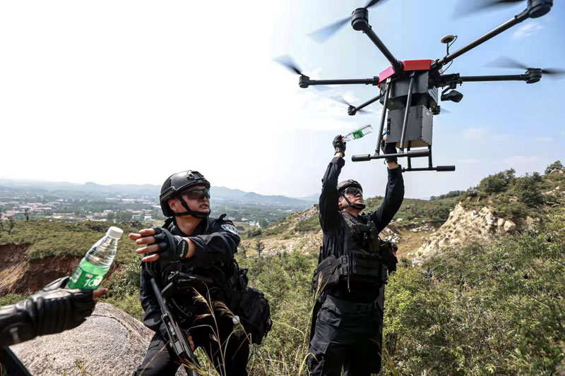 無人機投送救生物資